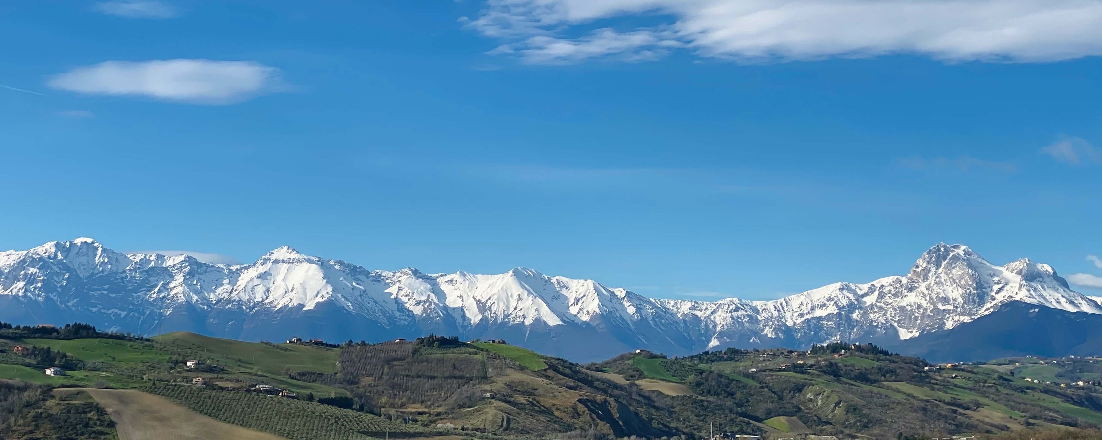 La catena montuosa del Gran Sasso d'Italia vista da Teramo, Italia. Credits: Copyright Stefano Oriani & NepeXTrader, il Trading Zen.